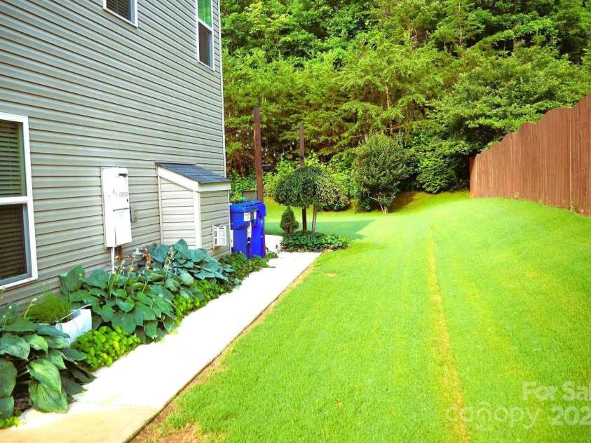 7170 Kenyon Drive, Denver, NC 28037.  MLS# CAR4266073, YatesRealty ID 27513. 