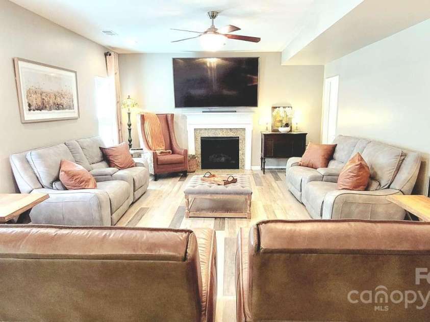 7170 Kenyon Drive, Denver, NC 28037.  MLS# CAR4266073, YatesRealty ID 27513. 