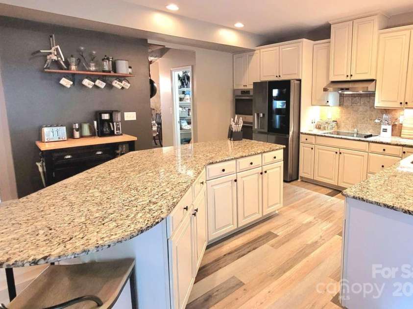 7170 Kenyon Drive, Denver, NC 28037.  MLS# CAR4266073, YatesRealty ID 27513. 