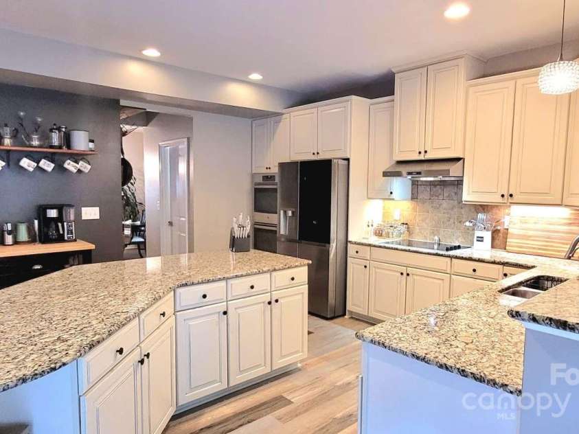 7170 Kenyon Drive, Denver, NC 28037.  MLS# CAR4266073, YatesRealty ID 27513. 