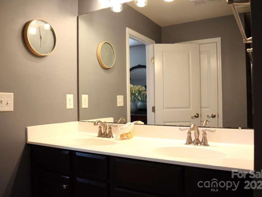 7170 Kenyon Drive, Denver, NC 28037.  MLS# CAR4266073, YatesRealty ID 27513. 