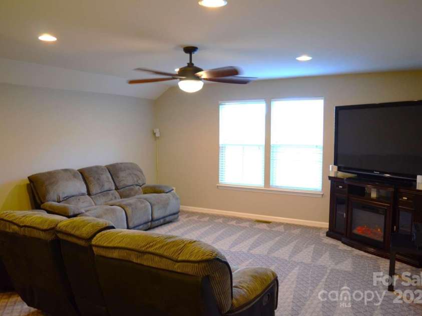 7170 Kenyon Drive, Denver, NC 28037.  MLS# CAR4266073, YatesRealty ID 27513. 