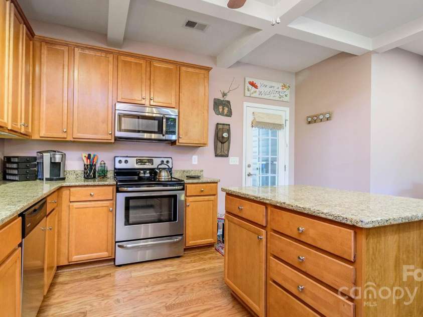 132 Half Moon Trail, Hendersonville, NC 28792.  MLS# CAR4270377, YatesRealty ID 27514. 