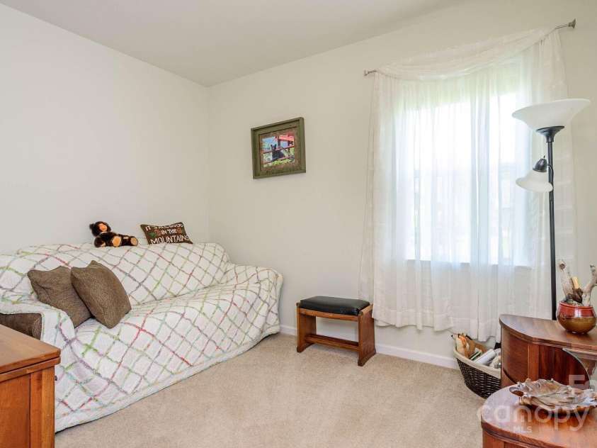 132 Half Moon Trail, Hendersonville, NC 28792.  MLS# CAR4270377, YatesRealty ID 27514. 