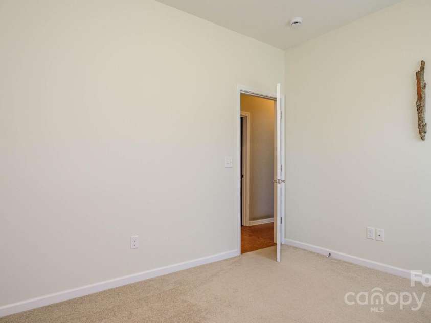 132 Half Moon Trail, Hendersonville, NC 28792.  MLS# CAR4270377, YatesRealty ID 27514. 