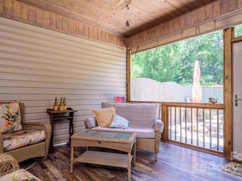 132 Half Moon Trail, Hendersonville, NC 28792.  MLS# CAR4270377, YatesRealty ID 27514. 