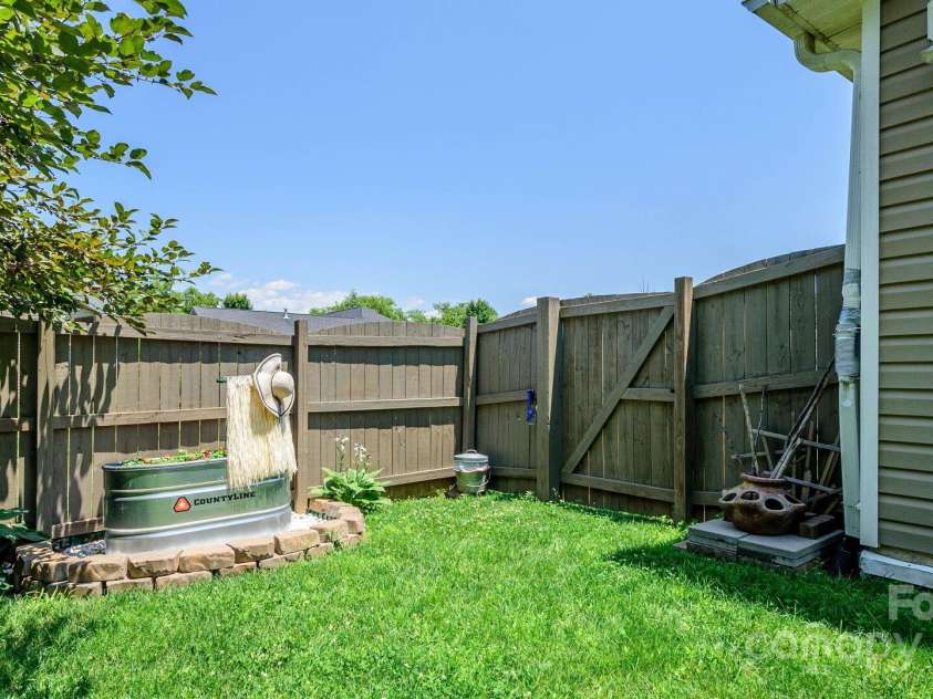 132 Half Moon Trail, Hendersonville, NC 28792.  MLS# CAR4270377, YatesRealty ID 27514. 