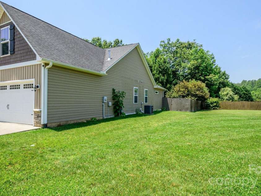 132 Half Moon Trail, Hendersonville, NC 28792.  MLS# CAR4270377, YatesRealty ID 27514. 