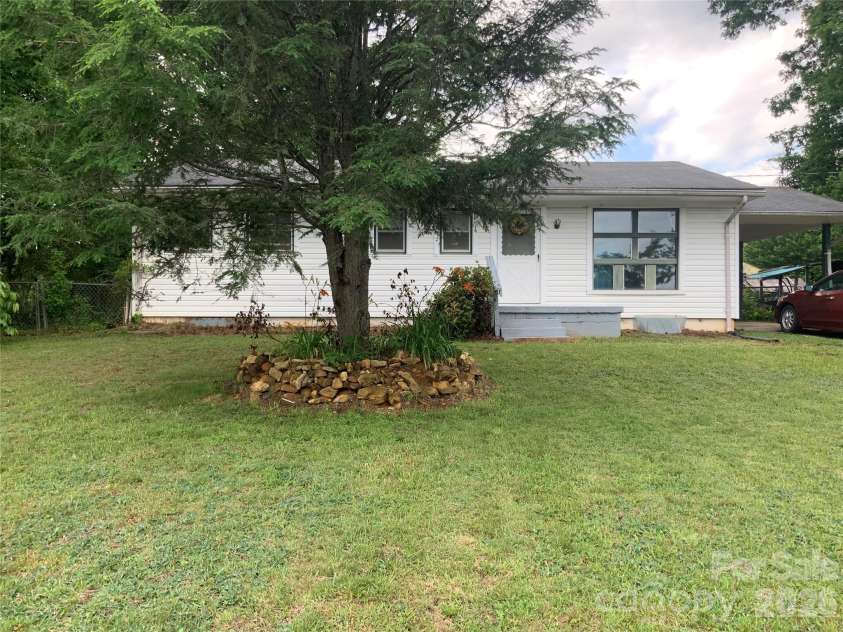 37 HARTSHORN Drive, Candler, NC 28715.  MLS# CAR4388643, YatesRealty ID 27516. 