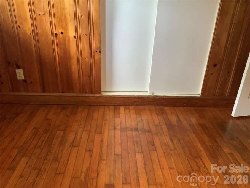 37 HARTSHORN Drive, Candler, NC 28715.  MLS# CAR4388643, YatesRealty ID 27516. 