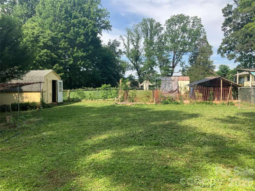 37 HARTSHORN Drive, Candler, NC 28715.  MLS# CAR4388643, YatesRealty ID 27516. 