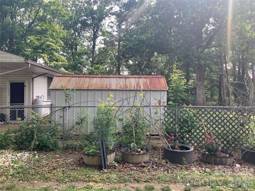 37 HARTSHORN Drive, Candler, NC 28715.  MLS# CAR4388643, YatesRealty ID 27516. 