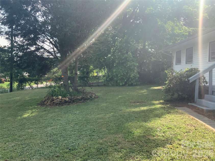 37 HARTSHORN Drive, Candler, NC 28715.  MLS# CAR4388643, YatesRealty ID 27516. 