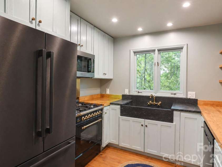 331 Quail Ridge Road, Lake Lure, NC 28746.  MLS# CAR4378555, YatesRealty ID 27517. 