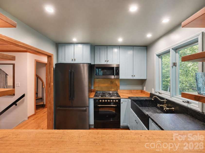 331 Quail Ridge Road, Lake Lure, NC 28746.  MLS# CAR4378555, YatesRealty ID 27517. 