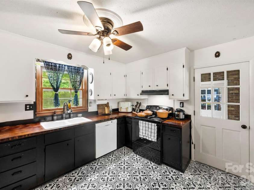 2829 Bettis Road, Grover, NC 28073.  MLS# CAR4386949, YatesRealty ID 27518. 