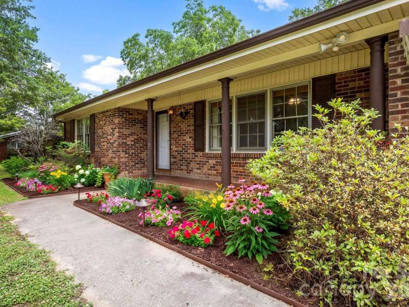 2829 Bettis Road, Grover, NC 28073.  MLS# CAR4386949, YatesRealty ID 27518. Virtually staged flower beds