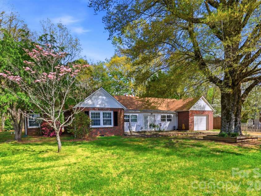 2670 Olivers Cross Road, Newton, NC 28658.  MLS# CAR4365512, YatesRealty ID 27521. 