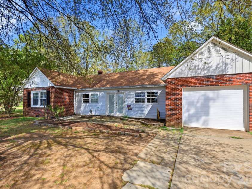 2670 Olivers Cross Road, Newton, NC 28658.  MLS# CAR4365512, YatesRealty ID 27521. 