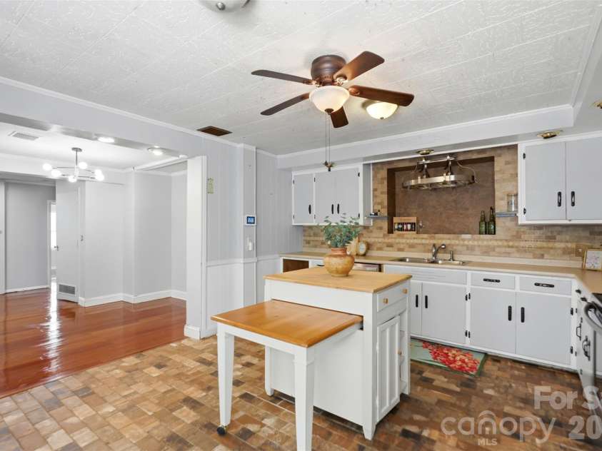 2670 Olivers Cross Road, Newton, NC 28658.  MLS# CAR4365512, YatesRealty ID 27521. 