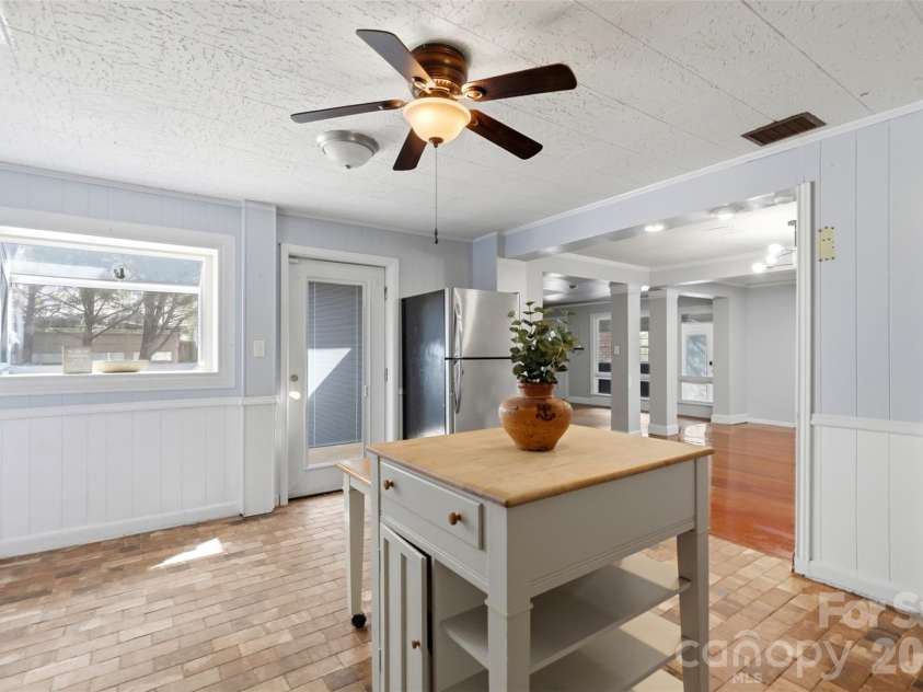 2670 Olivers Cross Road, Newton, NC 28658.  MLS# CAR4365512, YatesRealty ID 27521. 