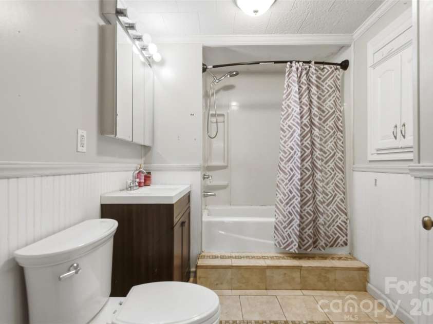 2670 Olivers Cross Road, Newton, NC 28658.  MLS# CAR4365512, YatesRealty ID 27521. 