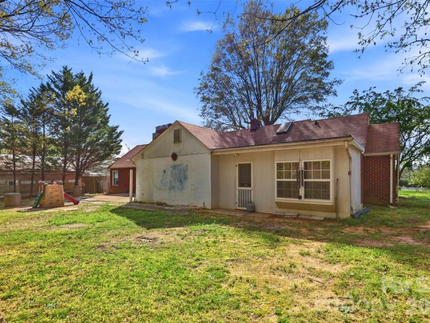 2670 Olivers Cross Road, Newton, NC 28658.  MLS# CAR4365512, YatesRealty ID 27521. 