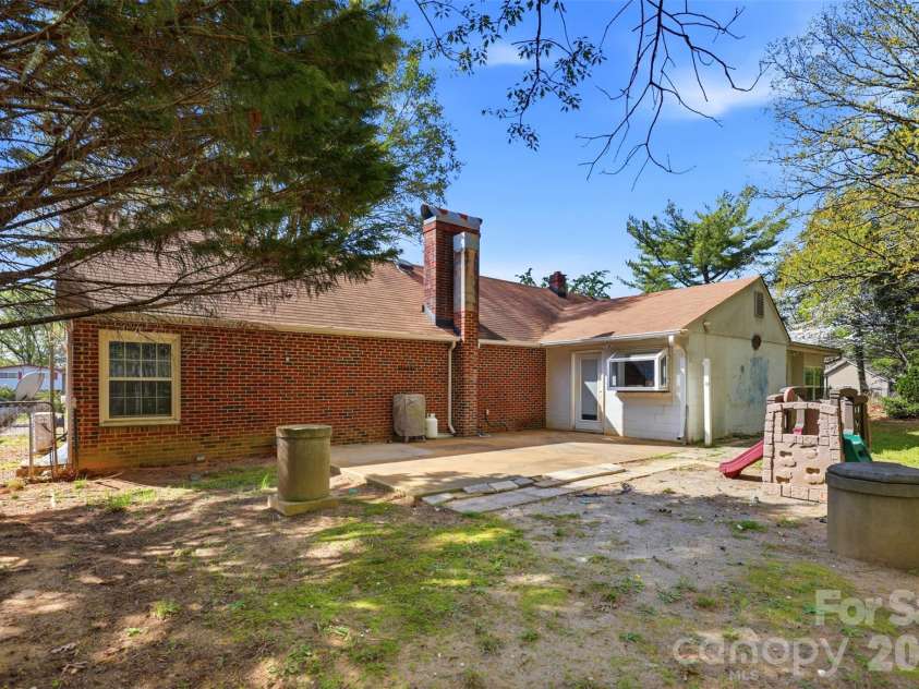 2670 Olivers Cross Road, Newton, NC 28658.  MLS# CAR4365512, YatesRealty ID 27521. 