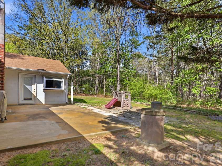 2670 Olivers Cross Road, Newton, NC 28658.  MLS# CAR4365512, YatesRealty ID 27521. 