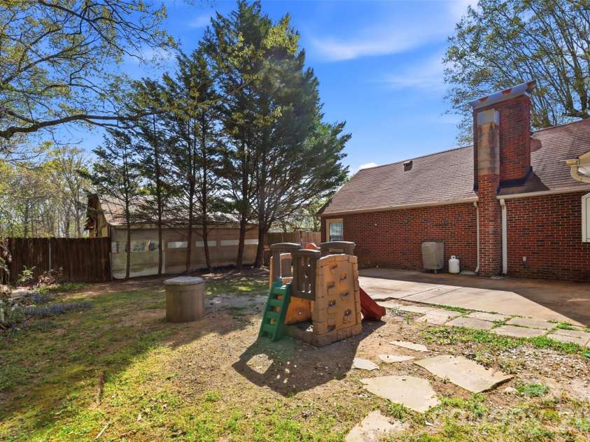 2670 Olivers Cross Road, Newton, NC 28658.  MLS# CAR4365512, YatesRealty ID 27521. 