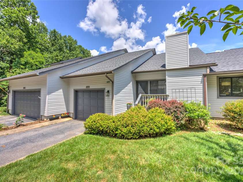 223 Cheyenne Court, Asheville, NC 28803.  MLS# CAR4277045, YatesRealty ID 27522. 