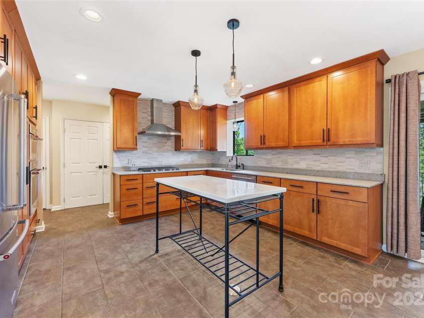 223 Cheyenne Court, Asheville, NC 28803.  MLS# CAR4277045, YatesRealty ID 27522. 