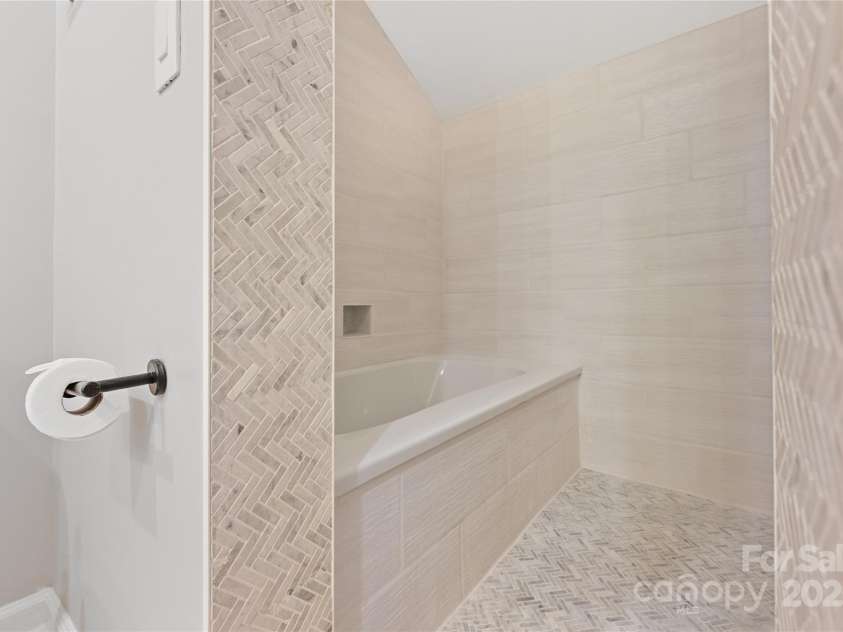 223 Cheyenne Court, Asheville, NC 28803.  MLS# CAR4277045, YatesRealty ID 27522. 