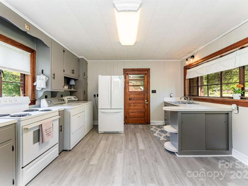 1102 13th Street, Kannapolis, NC 28083.  MLS# CAR4255636, YatesRealty ID 27523. 