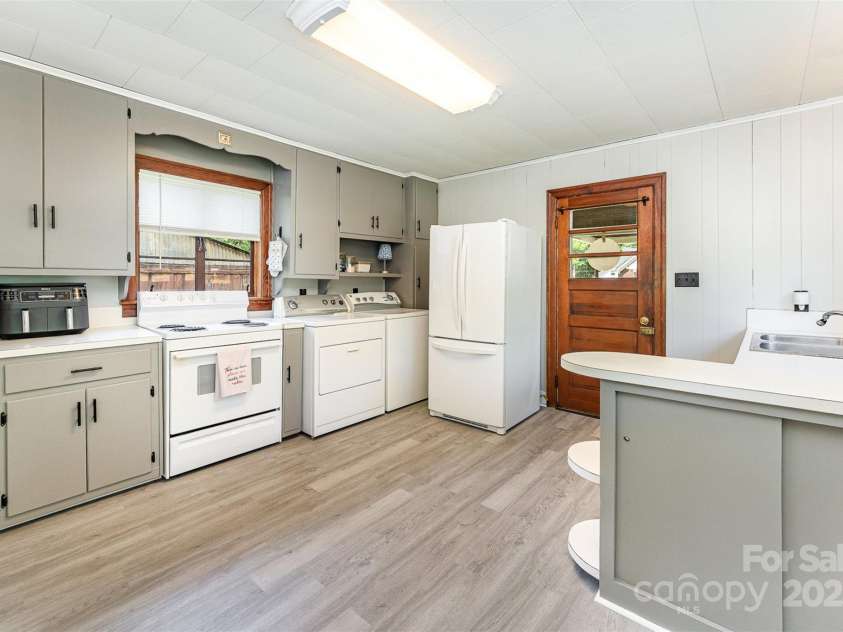 1102 13th Street, Kannapolis, NC 28083.  MLS# CAR4255636, YatesRealty ID 27523. 