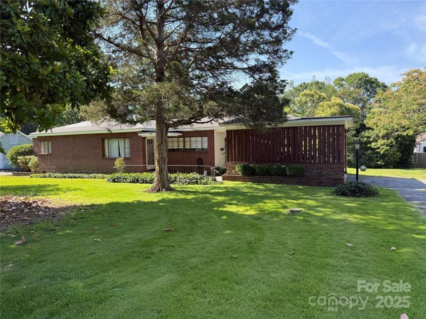 1102 13th Street, Kannapolis, NC 28083.  MLS# CAR4255636, YatesRealty ID 27523. 