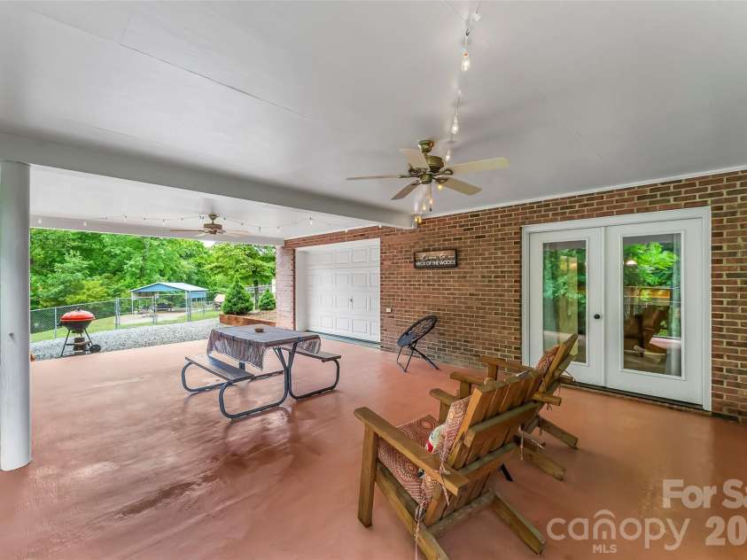 183 Greenlea Circle, Taylorsville, NC 28681.  MLS# CAR4382982, YatesRealty ID 27523. 
