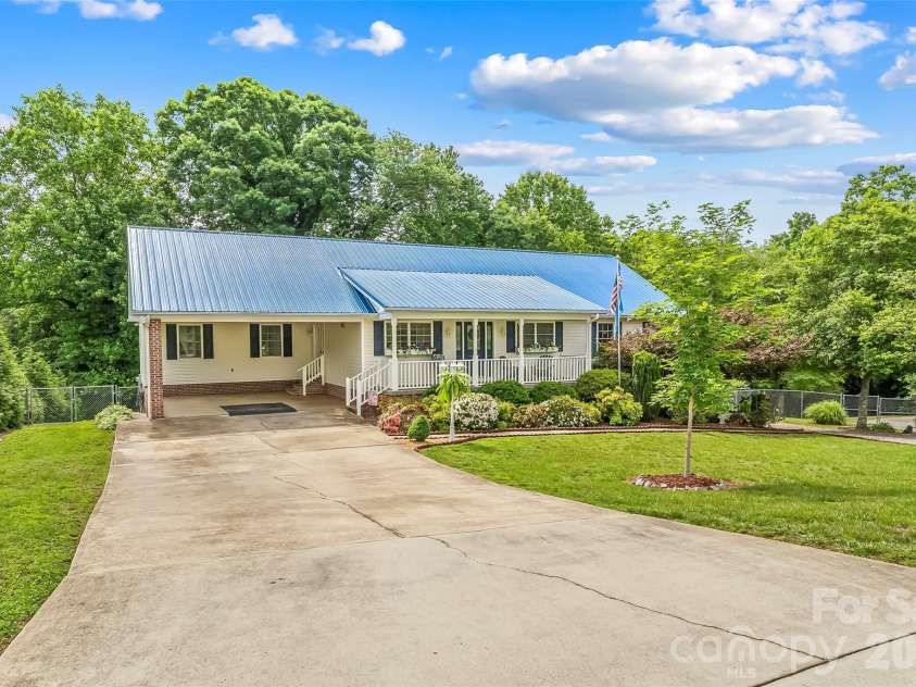 183 Greenlea Circle, Taylorsville, NC 28681.  MLS# CAR4382982, YatesRealty ID 27523. 
