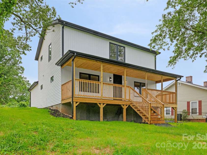 1076 Henderson Street, Marion, NC 28752.  MLS# CAR4265053, YatesRealty ID 27526. 