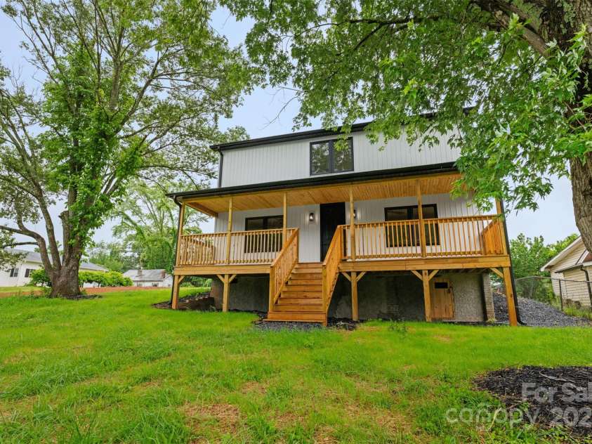 1076 Henderson Street, Marion, NC 28752.  MLS# CAR4265053, YatesRealty ID 27526. 