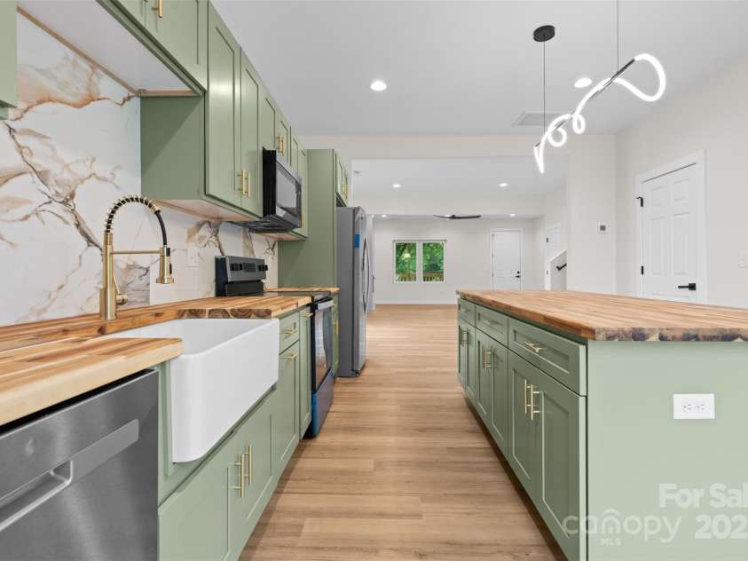 1076 Henderson Street, Marion, NC 28752.  MLS# CAR4265053, YatesRealty ID 27526. 