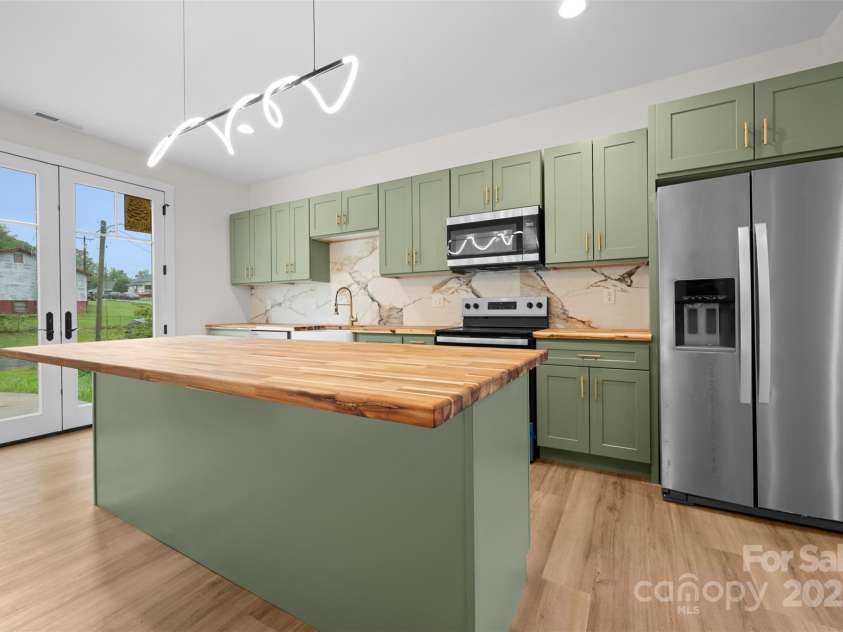 1076 Henderson Street, Marion, NC 28752.  MLS# CAR4265053, YatesRealty ID 27526. 