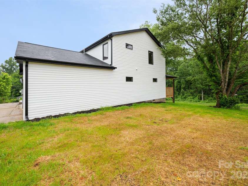 1076 Henderson Street, Marion, NC 28752.  MLS# CAR4265053, YatesRealty ID 27526. 