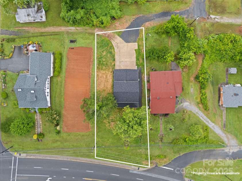 1076 Henderson Street, Marion, NC 28752.  MLS# CAR4265053, YatesRealty ID 27526. 