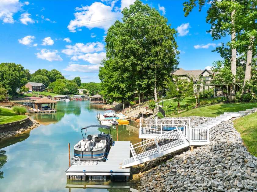 2474 Green Point Lane, Denver, NC 28037.  MLS# CAR4356317, YatesRealty ID 27526. 
