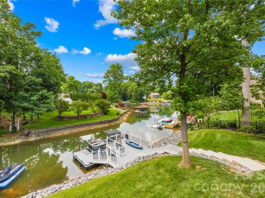 2474 Green Point Lane, Denver, NC 28037.  MLS# CAR4356317, YatesRealty ID 27526. 