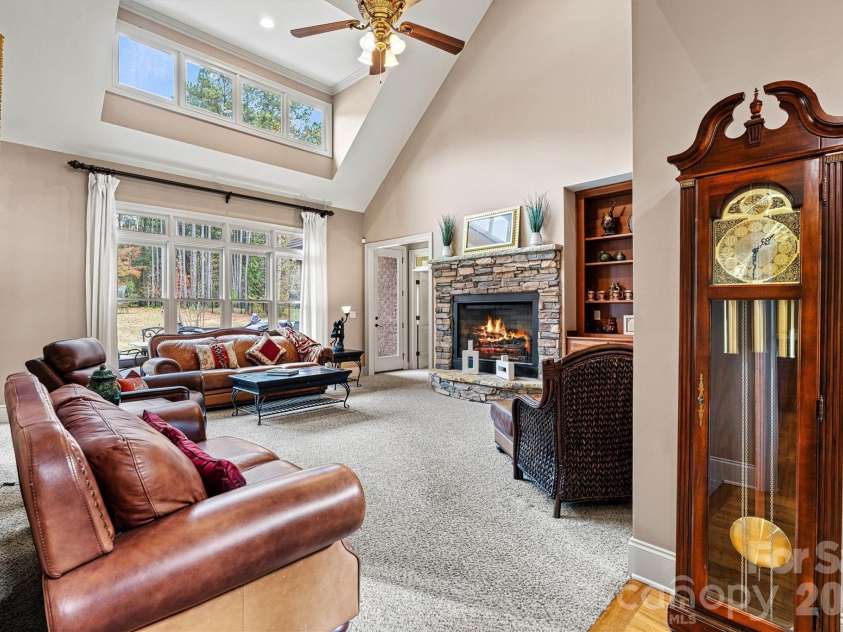 336 Kenway Loop, Mooresville, NC 28117.  MLS# CAR4387334, YatesRealty ID 27527. Vaulted ceilings in great room