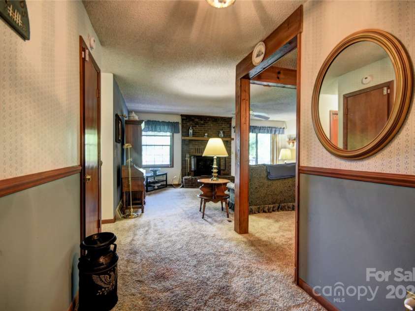 501 Locust Grove Drive, Waynesville, NC 28785.  MLS# CAR4282099, YatesRealty ID 27527. Entry Foyer