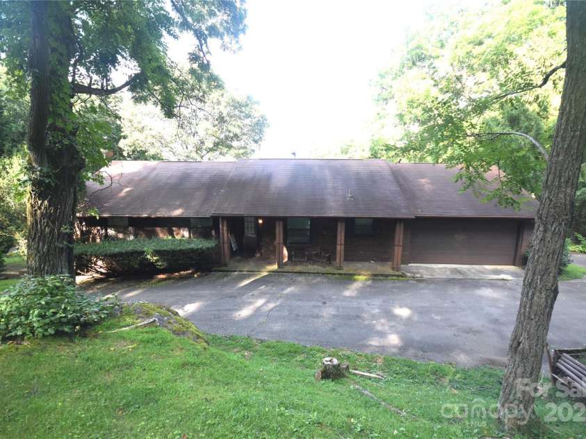 501 Locust Grove Drive, Waynesville, NC 28785.  MLS# CAR4282099, YatesRealty ID 27527. Front of home