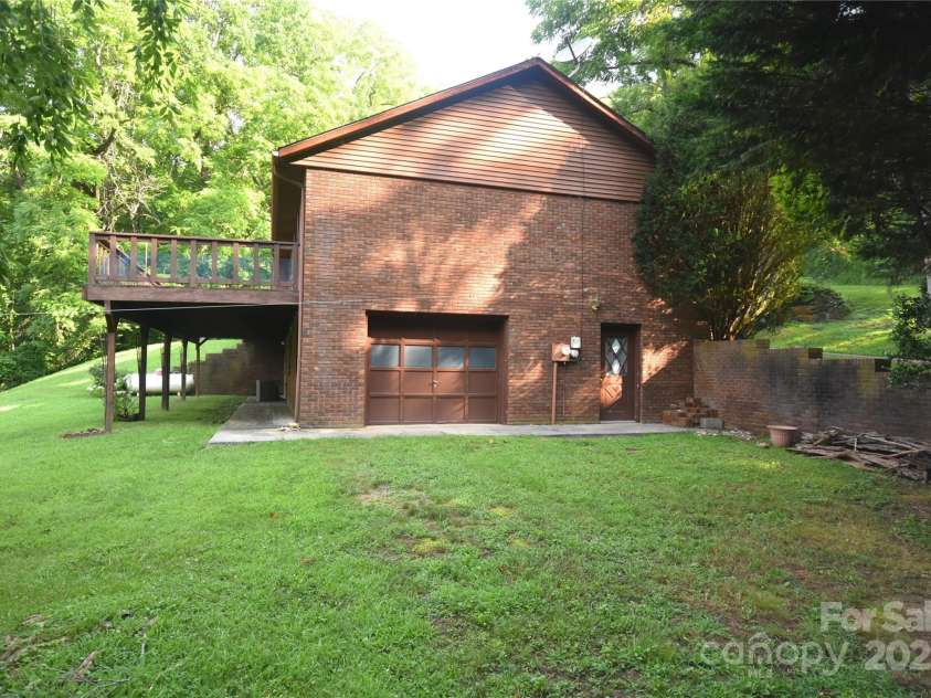 501 Locust Grove Drive, Waynesville, NC 28785.  MLS# CAR4282099, YatesRealty ID 27527. Lower-level garage and basement